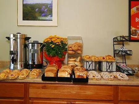 Econo Lodge Inn & Suites 