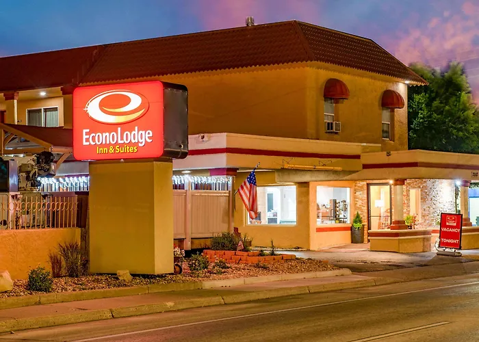Econo Lodge Inn & Suites