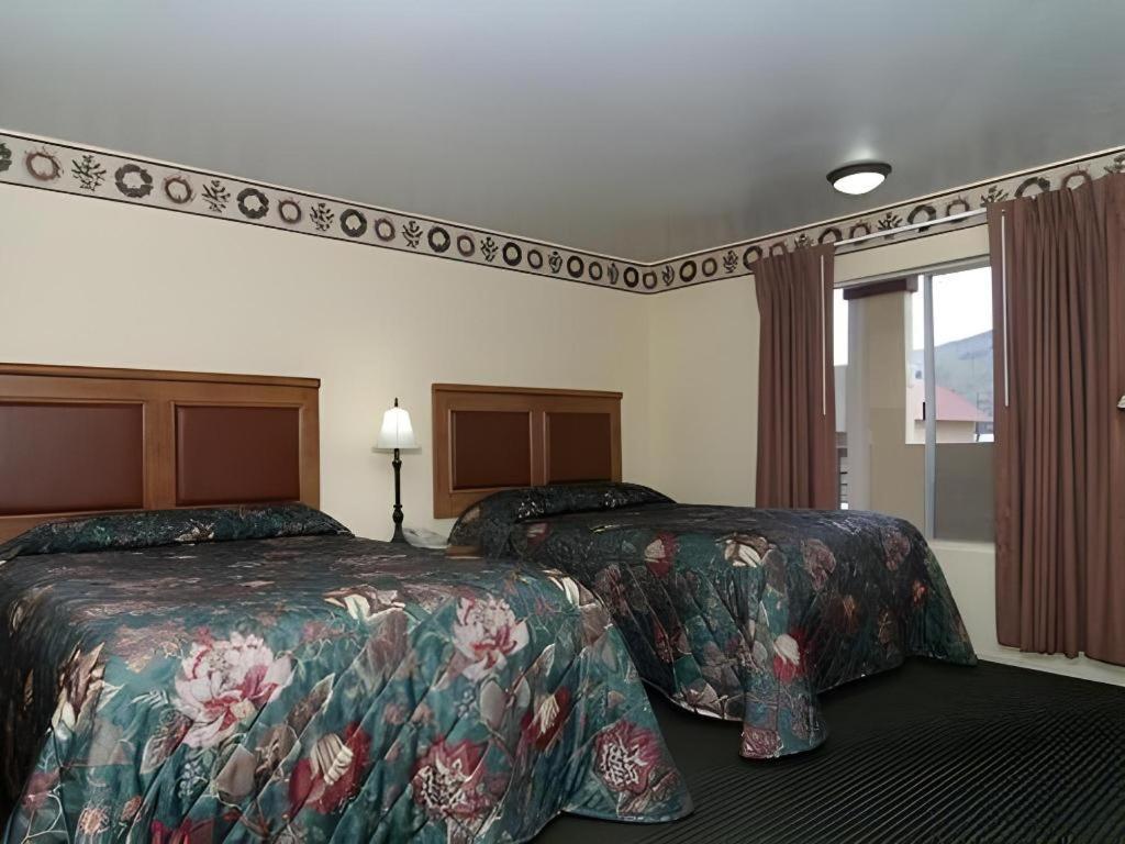 Econo Inn&suites Hotel 2*