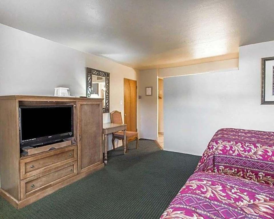 Econo Inn&suites 2*
