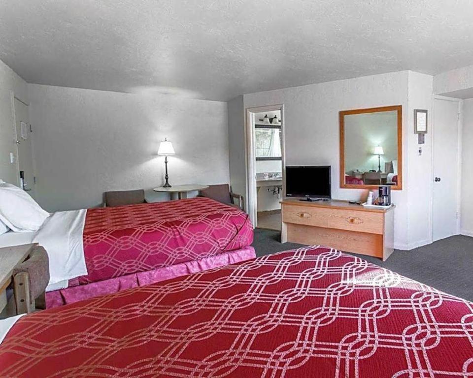 Hotel Econo Inn&suites 2*